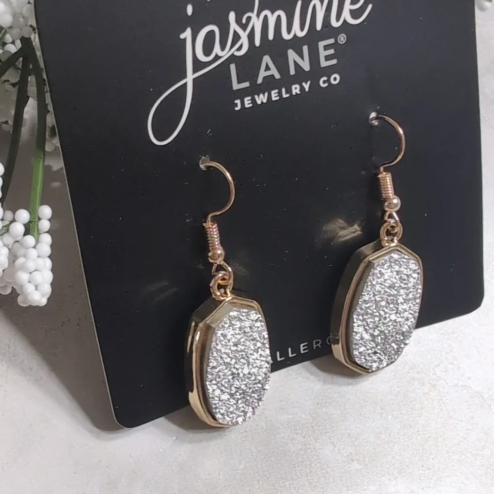 Jasmine Lane chic jasmine